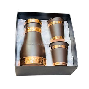 Vente en gros de haute qualité Bouteille d'eau en cuivre pur Gift Set Plusieurs options de conception et de tailles à des prix raisonnables - Product Image 4