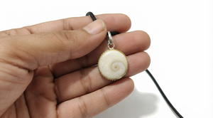 Collar con Colgante de Concha Natural Gomti Chakra Eye, Amuleto de Concha Redonda en Espiral con Cordón Negro, Gargantilla, Joyería Espiritual de la Suerte, Regalo - Product Image 4