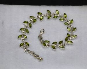 Pulsera de Peridoto Natural con Plata de Ley 925 |   Joyería de Peridoto Verde Hecha a Mano |   Pulsera Ajustable de Plata para Mujer - Product Image 2