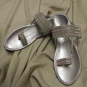 Latest Designs Women's Glitter T-Strap Flats <b>With</b> Rhinestone Decoration Open Toe Comfortable Anti-Slip Summer <b>Shoes</b> For Women - Product Image 4