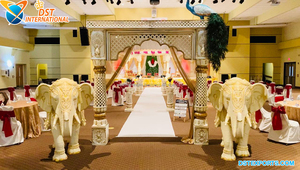 Porte d'accueil de mariage gujaratienne pour la décoration, porte d'accueil sculptée en paon pour mariage indien, base en paon, porte d'accueil en bois - Product Image 4