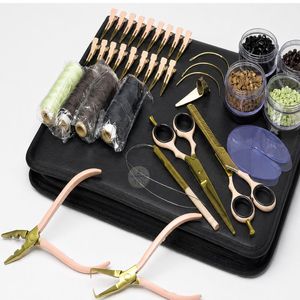 Kit d'outils pour extensions de cheveux rose pâle et or avec pinces, ciseaux, pliers et perles pour usage en salon - Product Image 3