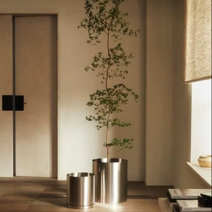 Pot de fleurs en métal élégant et de qualité supérieure, pot de jardin décoratif, solution durable pour plantes d'intérieur et d'extérieur - Product Image 1