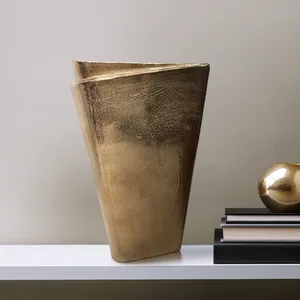 Luxury Handmade <b>Gold</b> Flower Vase Premium Decorative Centerpiece for Coffee <b>Table</b> Dining <b>Table</b> <b>Console</b> <b>Table</b> Entryway Hotel Lobby - Product Image 4