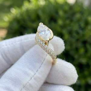 Bague de mariage personnalisable pour femme en or massif 18 carats, diamant de laboratoire 5,02 carats, taille marquise, certifié IGI, avec bande incurvée unique - Product Image 2