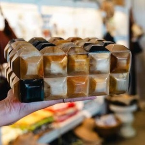 Caja de Cuerno de Búfalo Rectangular Rústica Antigua de ILAHI con Temática Animal, Pulida y Ecológica, con Interior Suave para Artículos Delicados Feng - Product Image 2