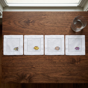 Serviettes de cocktail personnalisées en gros, brodées de poissons colorés, 6*6 pouces, durables, réutilisables, en coton, avec ourlet festonné, pour bar à domicile - Product Image 3