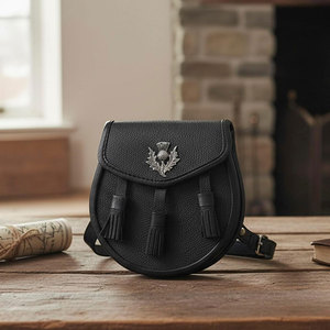 Sporran écossais personnalisé en similicuir noir pour kilt, avec badge goutte de sang en relief, vente en gros - Product Image 3