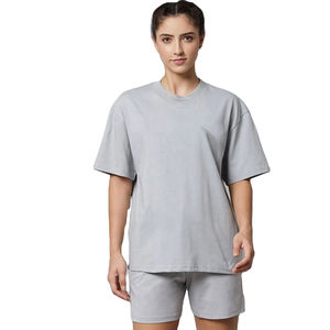 Achetez maintenant en gros : Ensemble deux pièces pour femme en tissu de qualité supérieure, nouveau, assorti, avec haut imprimé oversize et short, idéal pour le quotidien. - Product Image 1