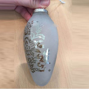 Ornement de Noël suspendu en argent avec motif feuille, décoration minimaliste pour les fêtes, boîte de présentation, Père Noël - Product Image 1