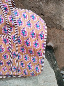 กระเป๋าผ้าฝ้ายพิมพ์ลายบล็อกทำมือ ลายดอกไม้ใบไม้แบบอาร์ติซาน สำหรับเดินทางช่วงสุดสัปดาห์  กระเป๋าถือแบบสะพายไหล่ลายทาง โพลีเอสเตอร์ - Product Image 5