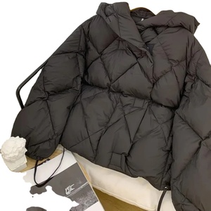 2024 invierno mujer corto con capucha diamante Puffer abrigo moda prendas de vestir forro de nailon soporte transpirable estampado grueso cálido ajuste suelto - Product Image 1