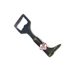 Ouvre-bouteille en laiton Accessoires de bar uniques Ouvre-bouteille en laiton Fixation murale "SHOES" (100mm) - Product Image 2