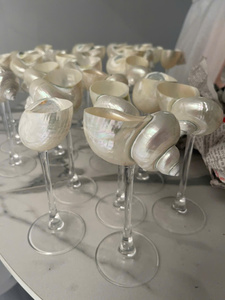 Verre à vin artisanal en coquillage naturel, style océanique unique, pour des expériences culinaires tropicales - Product Image 5