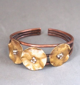 Colección Artesanal de Cobre Directo de Fábrica – Brazalete Ancho Texturizado con Diseño de Rejilla en Relieve para Venta al por Menor - Product Image 2