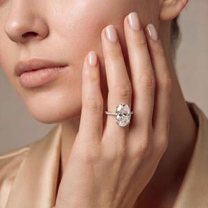 Bagues de fiançailles en or rose 10 carats avec diamant de laboratoire solitaire, pierres latérales fantaisie, forme ovale, ronde, haute joaillerie, or blanc, or jaune - Product Image 2
