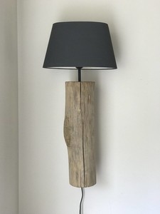Lampe murale rustique en bois Storm, base en bois recyclé naturel, abat-jour en tissu noir, style moderne, ferme, côtier, pour chambre à coucher, salon, accent décoratif - Product Image 1
