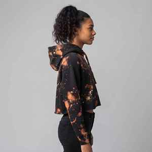 Sudadera con capucha para mujer, negra, con estampado de efecto goteo, lavado blanqueado, de hombro caído, de forro polar, estilo crop top streetwear - Product Image 2