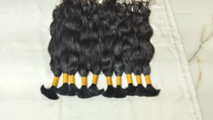ผมแท้แบบอินเดีย ลอนคลาย ขนาด 18 นิ้ว แบบ Single Drawn Remy พร้อมแผ่นปิดผมแบบ 4x4 Lace Closure HD Transparent Lace สำหรับถักเปียแบบ Bulk Braiding  แบบ Double Weft - Product Image 2