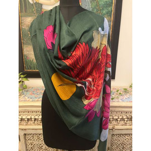 Elegante Chal de Lana Fina Pintado a Mano de Lujo, 70x200 cm, Suave, Cálido y Elegante, Disponible en Todos los Colores para Mujer - Product Image 6