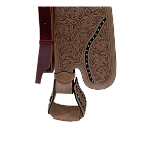 Silla de montar western de cuero tórtula para carreras de barriles y espectáculos ecuestres, con adornos florales tallados a mano, adornos metálicos con diseño de estarcido plateado y asiento de gamuza negra. - Product Image 2