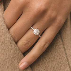 แหวนเพชรทรงกลมเจียระไนแบบบริลเลียนท์ แหวนหมั้นเพชรทอง 14K แบบหนามเตย สไตล์คลาสสิก - Product Image 2