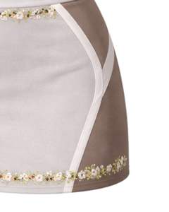 Ensemble deux pièces d'été moulant pour femme, personnalisé, beige et blanc, avec crop top sans manches à col rond et buste froncé, et mini-jupe taille haute - Product Image 6