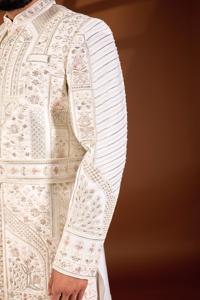 Tenue ethnique indo-occidentale haut de gamme pour homme, design floral en obsidienne noire, perles de verre, fil de soie, broderie à la main, tenue de mariage et de fête - Product Image 6