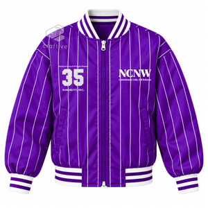 Chaqueta universitaria de satén a rayas moradas y blancas para mujer NCNW, con letras griegas bordadas, cierre de cremallera, cuello y puños de punto acanalado. - Product Image 1