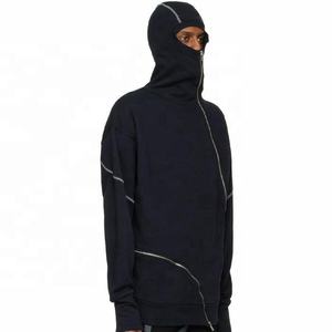 Vente en gros de sweats à capuche noirs pour hommes, style hip-hop streetwear, avec masque intégré, surpiqûres contrastées, fermeture éclair asymétrique, balaclava brodée - Product Image 1