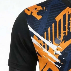 Camiseta de Manga Corta con Cuello Redondo y Estampado Geométrico Azul Marino y Naranja para Hombre, de Secado Rápido, Tejido Deportivo, Corte Regular - Product Image 4
