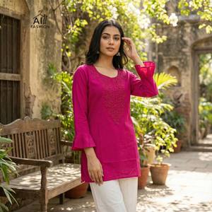 Exclusivo Kurti Indio de Rayón para Uso Diario, con Trabajo Tradicional Chikankari, Corte Holgado, Largo Midi, Estilo Casual Indio-Pakistaní, Color Marrón - Product Image 4