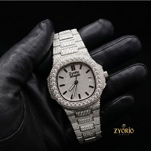 Reloj de Lujo para Hombre con Incrustaciones de Moissanita, Personalizado en Acero Inoxidable con Diamantes, con Indicador de Fecha, Estilo Hip Hop - Product Image 4