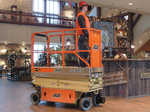 รถยกแบบกรรไกรไฟฟ้า JLG 1930ES ขนาด 19 ฟุต ขับเคลื่อนด้วยตัวเอง ระบบไฮดรอลิก  ได้รับการรับรองมาตรฐาน CE มีทั้งแบบมือสองและใหม่ ราคาขายส่ง - Product Image 2