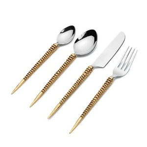 Ensemble de couverts en métal contemporain au design élégant pour la cuisine moderne, la table à manger et la présentation en restaurant - Product Image 6