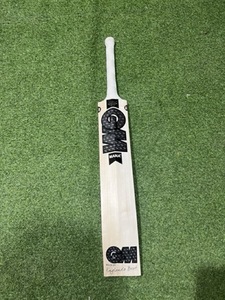 Bate de críquet Cannon English Willow, bate de willow inglés duradero de nivel profesional para clubes. - Product Image 2