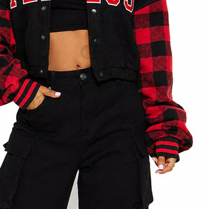 Chaqueta Varsity Corta Personalizada para Mujer, con Detalle de Piel de Oveja, Estilo Béisbol, Logotipo Frontal, para Invierno - Product Image 2