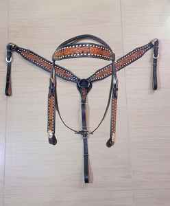 Ensemble de têtière et de collier de poitrail de luxe pour cheval, en cuir véritable, avec un magnifique design fait main. - Product Image 1