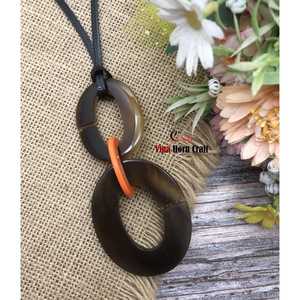 Collar con colgante de cuerno de búfalo hecho a mano y ecológico - artesanía étnica - Product Image 1