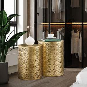 Table d'appoint minimaliste en métal, conçue avec une structure épurée, offrant une placement polyvalente dans n'importe quelle pièce - Product Image 3