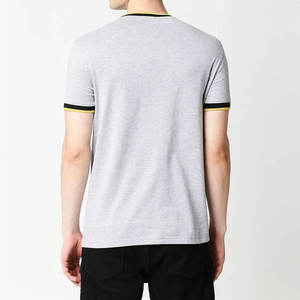 T-shirt à col rond pour homme en jersey de coton doux, tissu respirant et léger, coupe confortable, décontracté, à porter au quotidien, style moderne et minimaliste - Product Image 3