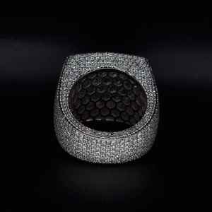 Anillo Hip Hop con Logotipo Personalizado, Moissanita Azul VVS, Plata 925 y Chapado en Oro de 18K, Pasa la Prueba del Diamante, Joyería Fina para Hombre - Product Image 3