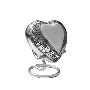 Elegante Urna Conmemorativa en Forma de Corazón con Acabado de Mármol Azul Océano, Borde de Latón Dorado Grabado a Mano y Base de Exhibición - Product Image 2