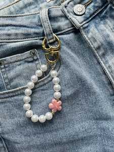 สายคล้องโทรศัพท์แบบโซ่ประดับมุกบาโรกสำหรับกระเป๋าเสื้อผ้า กางเกง หรือพวงกุญแจ  สำหรับผู้หญิง  จำหน่ายโดยผู้ผลิต - Product Image 4