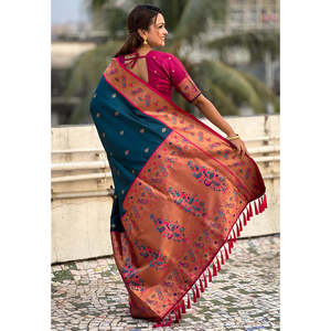 Sari en soie Paithani Yeola contrastant, tissé avec des fils Zari bleus denim et des micro-décorations Meenakari, vêtements indiens et pakistanais, 0.65g - Product Image 3