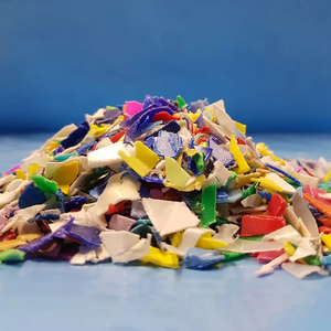 Suministro de fábrica: Hojuelas de HDPE lavadas de alta pureza, pellets de plástico reciclado, materia prima para la fabricación de bidones por moldeo por soplado - Product Image 3