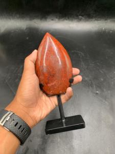 คริสตัลแจสเปอร์สีแดงธรรมชาติขัดเงา ขนาด 12.5 ซม. ด้านเดียว พร้อมฐานเหล็ก ของตกแต่งบ้าน งานศิลปะ ของสะสม ตัวอย่างแร่ธาตุ - Product Image 4