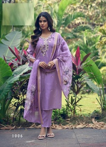 Salwar Kameez de Seda ROMANA Tradicional Premium con Bordado en las Mangas Delanteras Incluido para Fiestas, Bodas y Graduaciones - Product Image 3