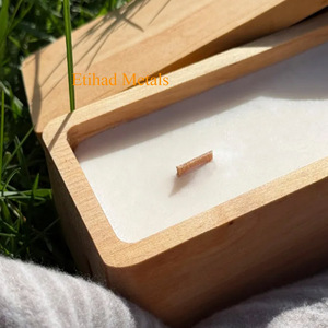 Bougie longue en cire de soja dans un bol en bois de manguier artisanal - Product Image 4