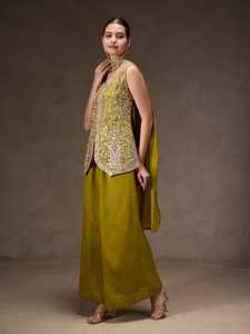 Trajes tradicionales indios de fiesta, top de viscosa pura con bordado de lentejuelas y sharara con dupatta de seda chinon. - Product Image 3